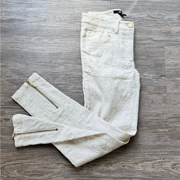 Gorgeous H&M Lace Jeans in Creme White and Gold Hardware- Size 2 - Picture 1 of 11